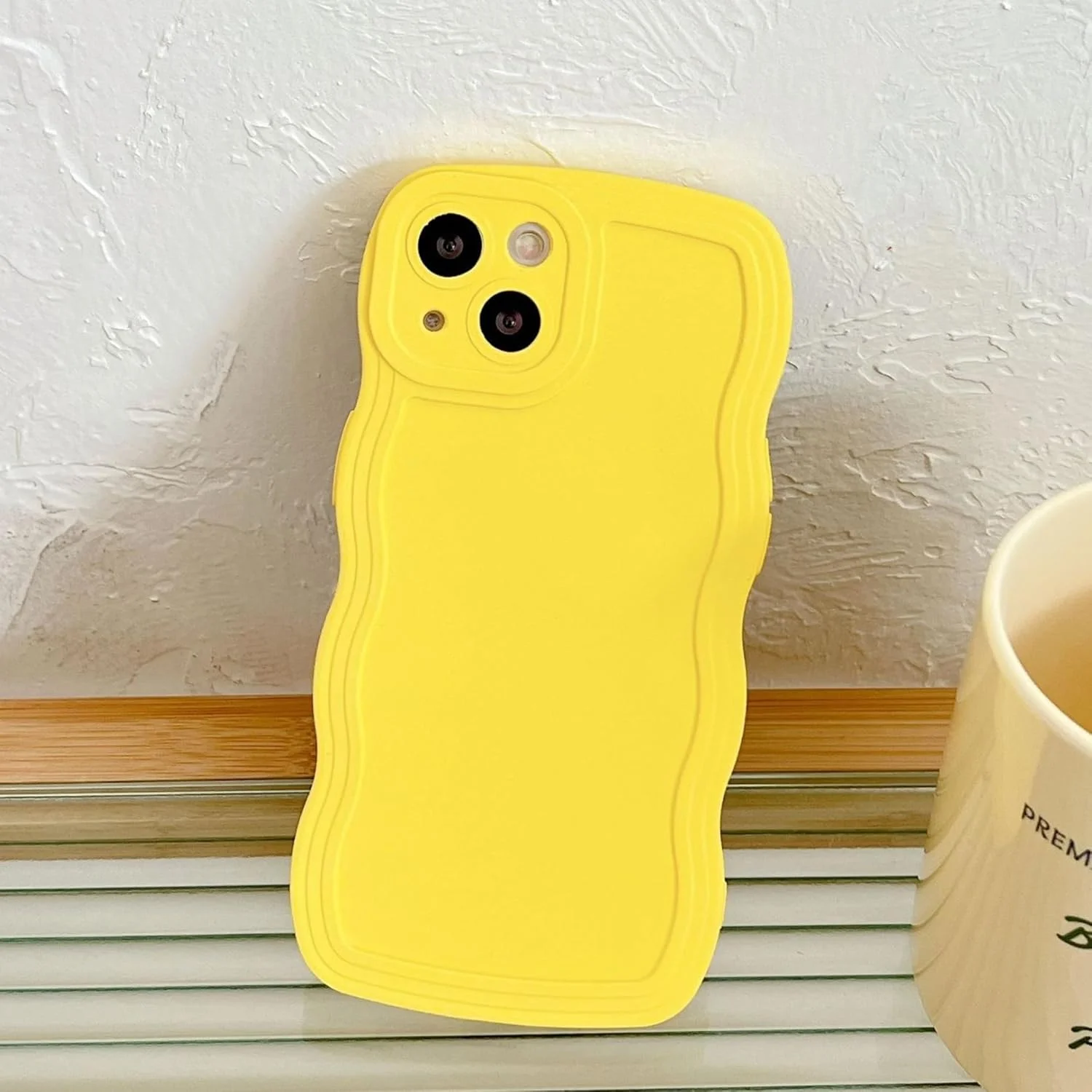 قاب گوشی موبایل یوبای مناسب برای آیفون 15، قاب سیلیکونی باریک و مقاوم در برابر ضربه، کاور نرم و زیبا با لبه های موج دار، ضد خش، جنس TPU - زرد قاب گوشی موبایل یوبای مناسب برای آیفون 15، قاب سیلیکونی باریک و مقاوم در برابر ضربه، کاور نرم و زیبا با لبه های موج دار، ضد خش، جنس TPU - زرد