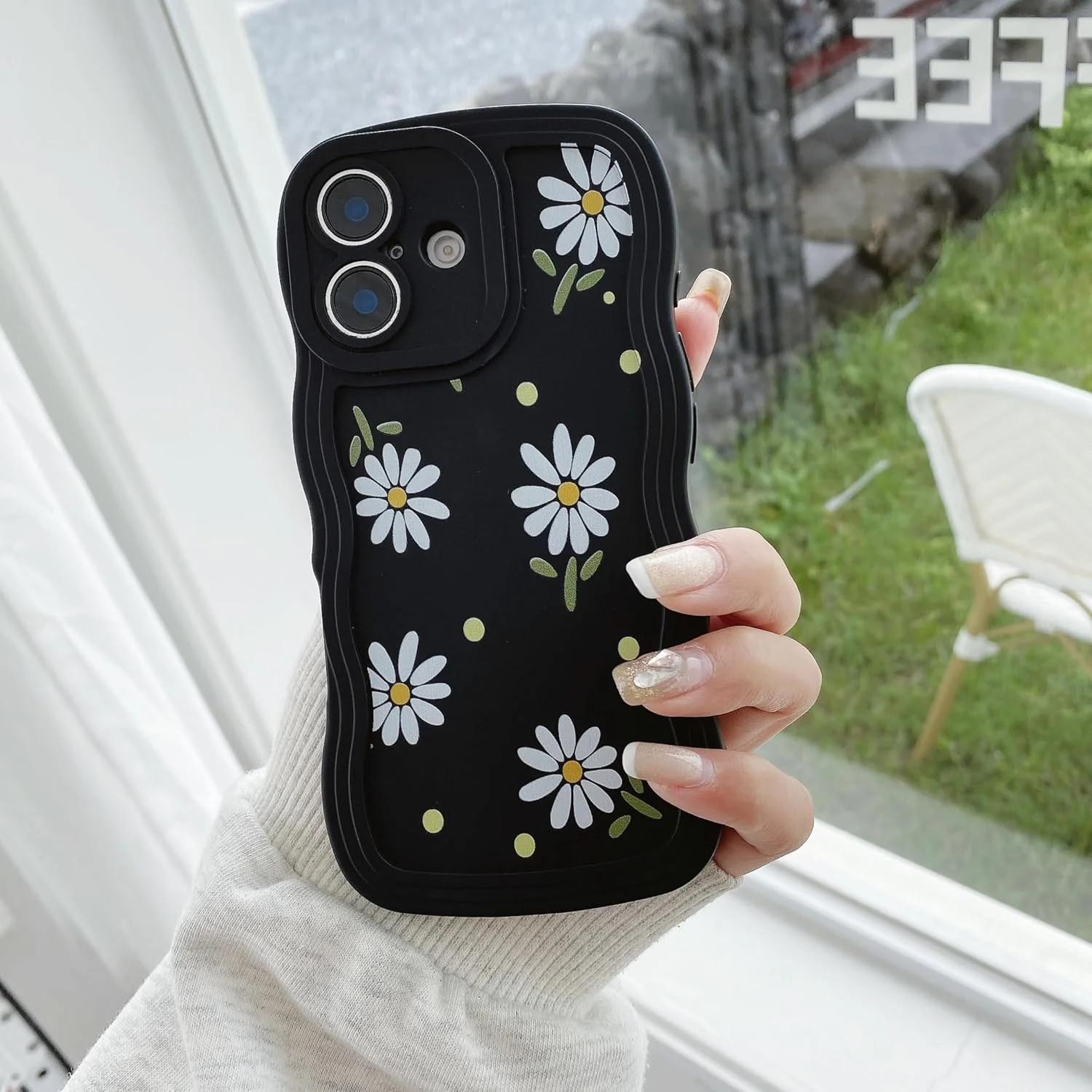 قاب گوشی طرح گل UEEBAI مناسب آیفون 16، قاب سیلیکونی بهاری و زیبا برای بانوان، کاور گوشی با طرح هنری گل بابونه و فریم موجی برای دختران، کاور محافظ ضد ضربه - مشکی