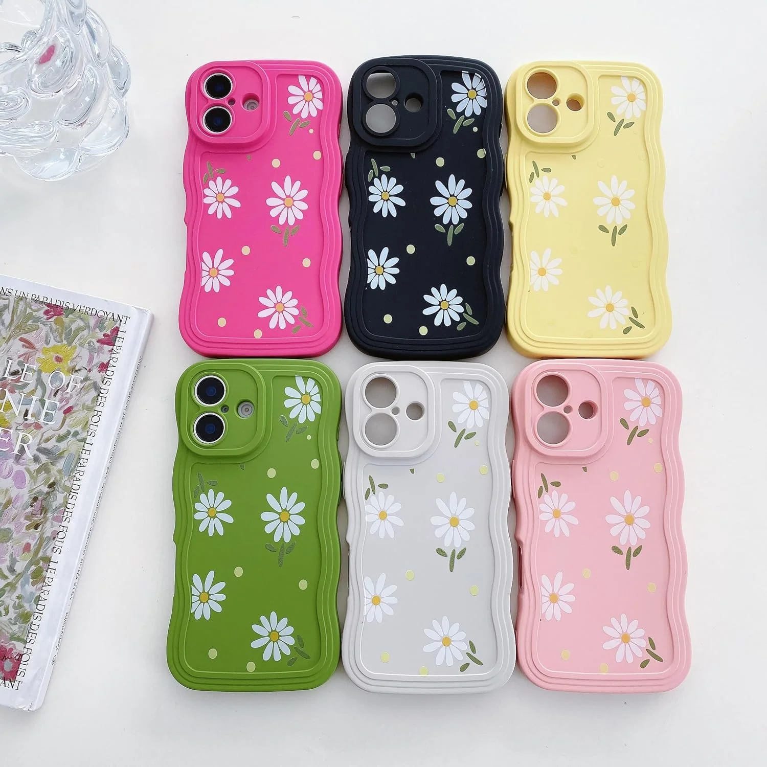 قاب گوشی طرح گل UEEBAI مناسب آیفون 16، قاب سیلیکونی بهاری و زیبا برای بانوان، کاور گوشی با طرح هنری گل بابونه و فریم موجی برای دختران، کاور محافظ ضد ضربه - مشکی قاب گوشی طرح گل UEEBAI مناسب آیفون 16، قاب سیلیکونی بهاری و زیبا برای بانوان، کاور گوشی با طرح هنری گل بابونه و فریم موجی برای دختران، کاور محافظ ضد ضربه - مشکی
