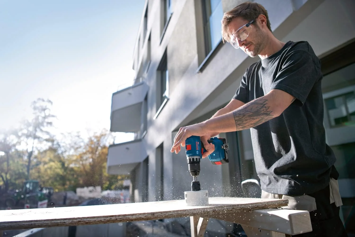 دریل پیچ گوشتی شارژی بوش پروفشنال 18 ولت مدل GSR 18V-45، 45 نیوتن متر، حداکثر قطر پیچ 8 میلی متر، 2 عدد باتری 2.0 آمپر ساعت به همراه کیف