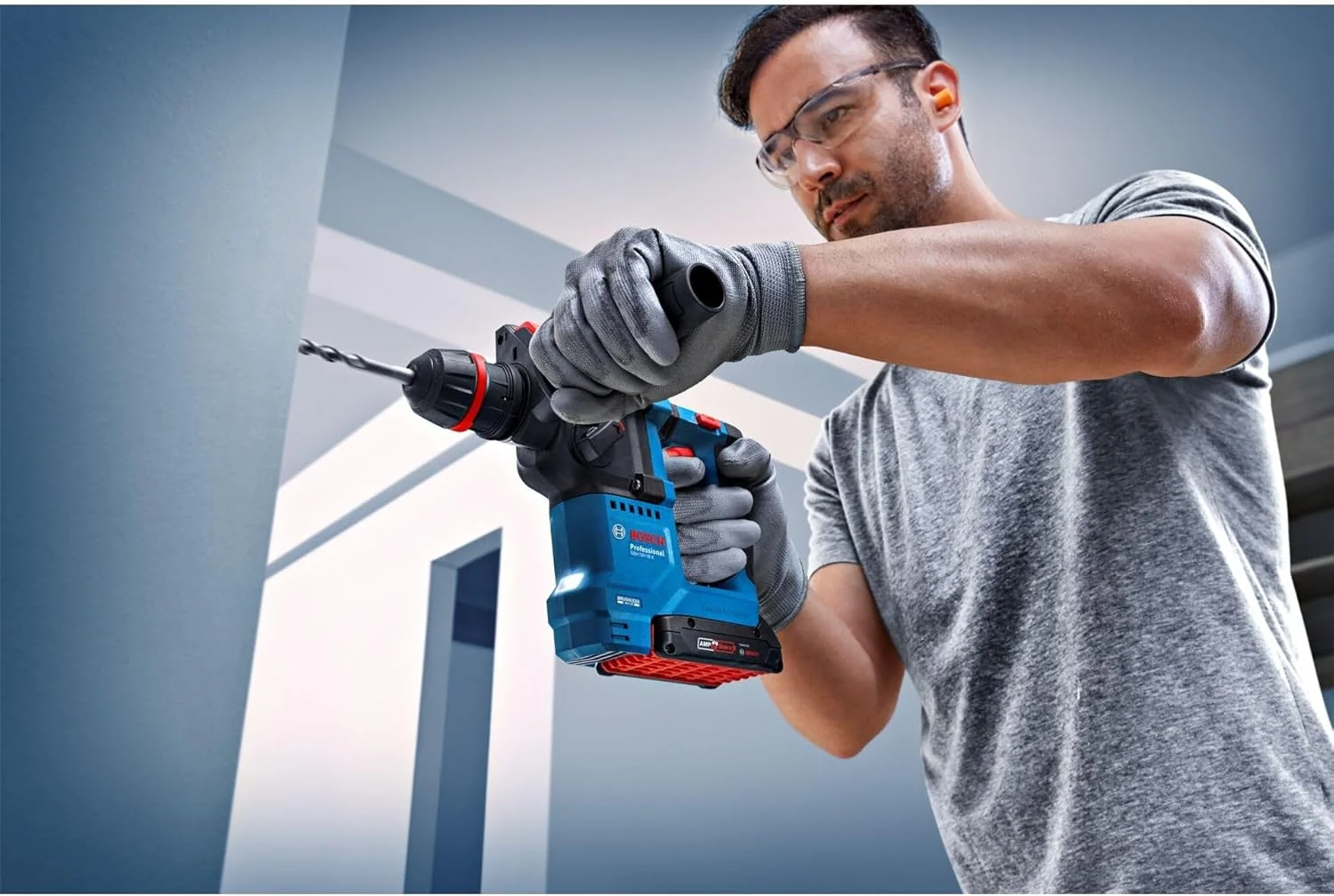 چکش تخریب شارژی بوش مدل GBH 18V-18 X (همراه با یک سه نظام و کیف L-BOXX 136) چکش تخریب شارژی بوش مدل GBH 18V-18 X (همراه با یک سه نظام و کیف L-BOXX 136)