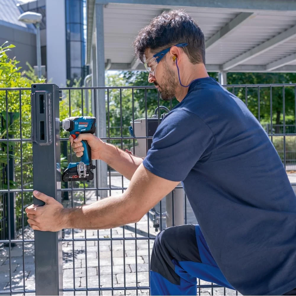 سیستم پیچ گوشتی شارژی بوش پروفشنال 18 ولت مدل GDS 18V-320 C (گشتاور سفت کردن 320 نیوتن متر، گشتاور باز کردن 540 نیوتن متر، بدون باتری یا شارژر)