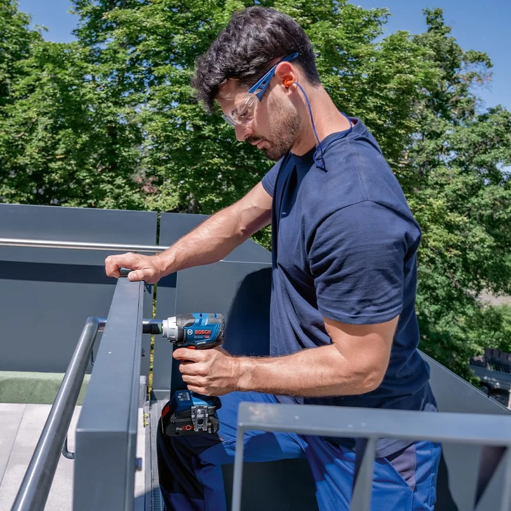 سیستم پیچ گوشتی شارژی بوش پروفشنال 18 ولت مدل GDS 18V-320 C (گشتاور سفت کردن 320 نیوتن متر، گشتاور باز کردن 540 نیوتن متر، بدون باتری یا شارژر)