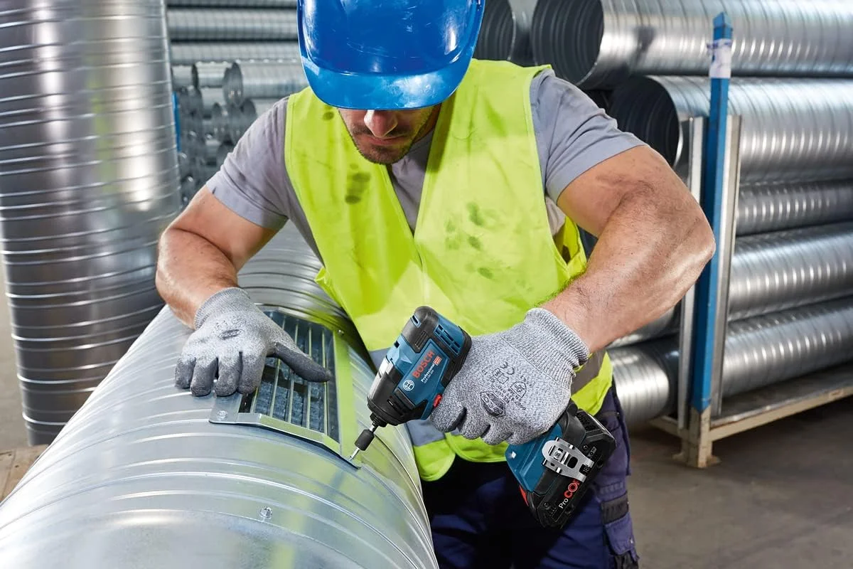 دریل پیچ گوشتی ضربه ای شارژی بوش Professional 18V System GDX 18V-200 (حداکثر گشتاور 200 نیوتن متر، شامل 2 عدد باتری قابل شارژ 5.0 آمپر ساعت GBA 18 V، شارژر سریع GAL 18V-40، در جعبه L) دریل پیچ گوشتی ضربه ای شارژی بوش Professional 18V System GDX 18V-200 (حداکثر گشتاور 200 نیوتن متر، شامل 2 عدد باتری قابل شارژ 5.0 آمپر ساعت GBA 18 V، شارژر سریع GAL 18V-40، در جعبه L)