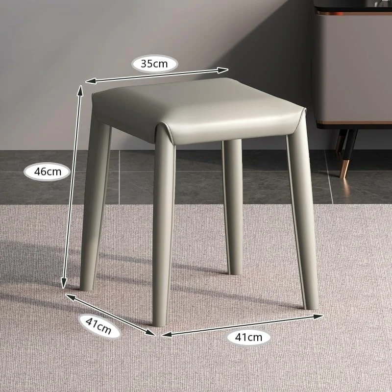 صندلی ناهارخوری مربعی SKY-TOUCH: چهارپایه های قابل انباشت با فریم فلزی، صندلی نرم با روکش چرمی PU مناسب برای خانه، دفتر کار و کلاس های درس (35 * 35 * 46 سانتی متر، خاکستری) صندلی ناهارخوری مربعی SKY-TOUCH: چهارپایه های قابل انباشت با فریم فلزی، صندلی نرم با روکش چرمی PU مناسب برای خانه، دفتر کار و کلاس های درس (35 * 35 * 46 سانتی متر، خاکستری)