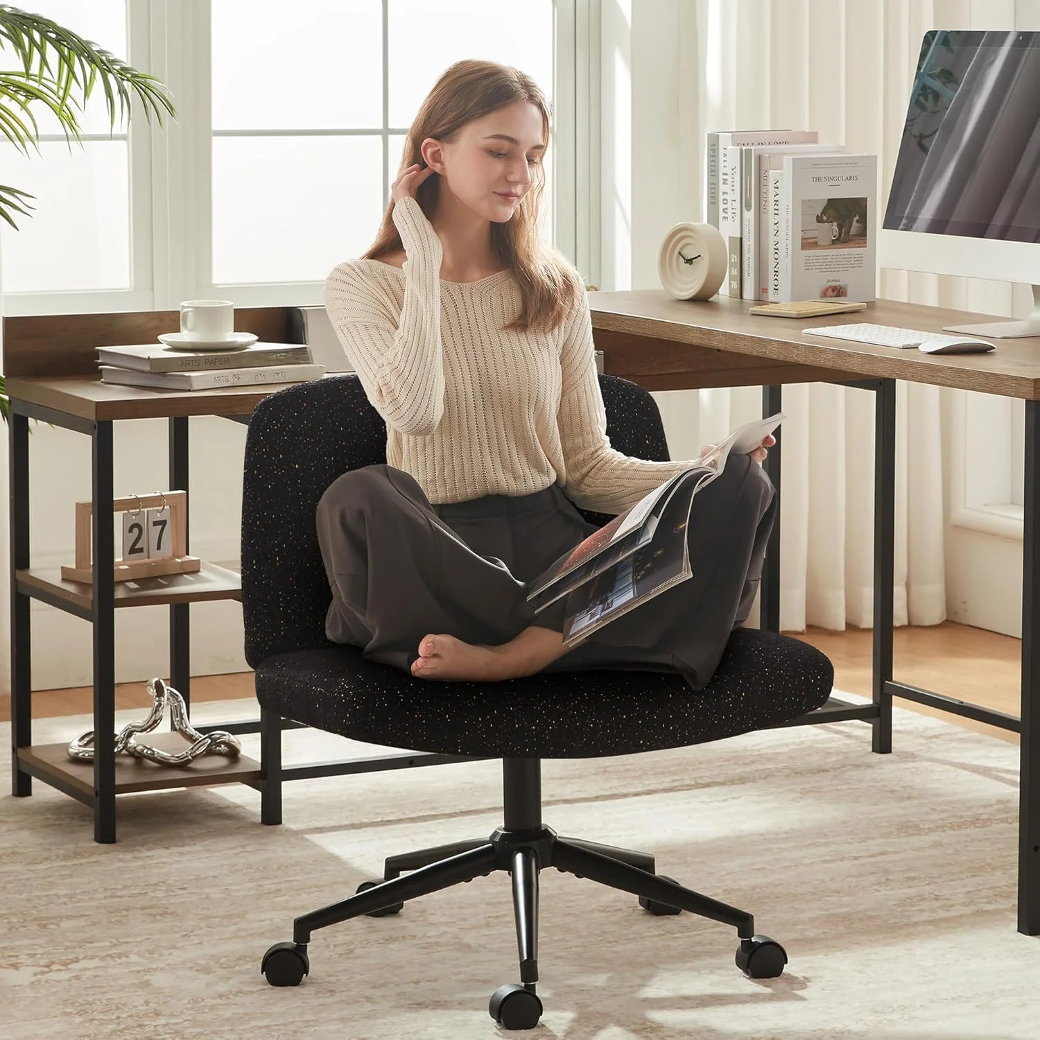 صندلی ضربدری Dowinx با چرخ، پارچه درجه یک و کوسن فنری جیبی، صندلی کامپیوتر با قابلیت تنظیم و چرخش و نشیمنگاه پهن، صندلی میز آرایش مدرن مشکی