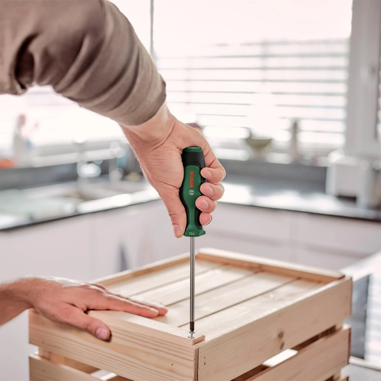 مجموعه پیچ گوشتی ممتاز 6 عددی بوش به همراه آهنربا (6 عدد پیچ گوشتی فولاد S2 فوق سخت برای کارهای DIY؛ دسته نرم؛ نوک مغناطیسی؛ آهنربا)