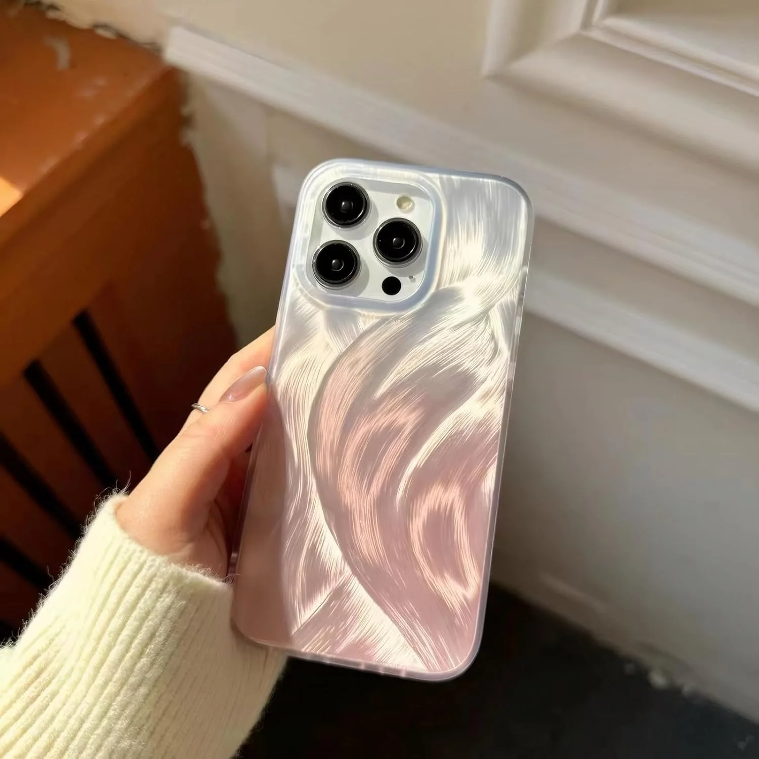 قاب محافظ جمع و جور و زیبای BCTH برای آیفون 16 پرو مکس، طراحی لیزری مات و محو شونده براق، هدیه ای برای بانوان و دختران (صورتی)