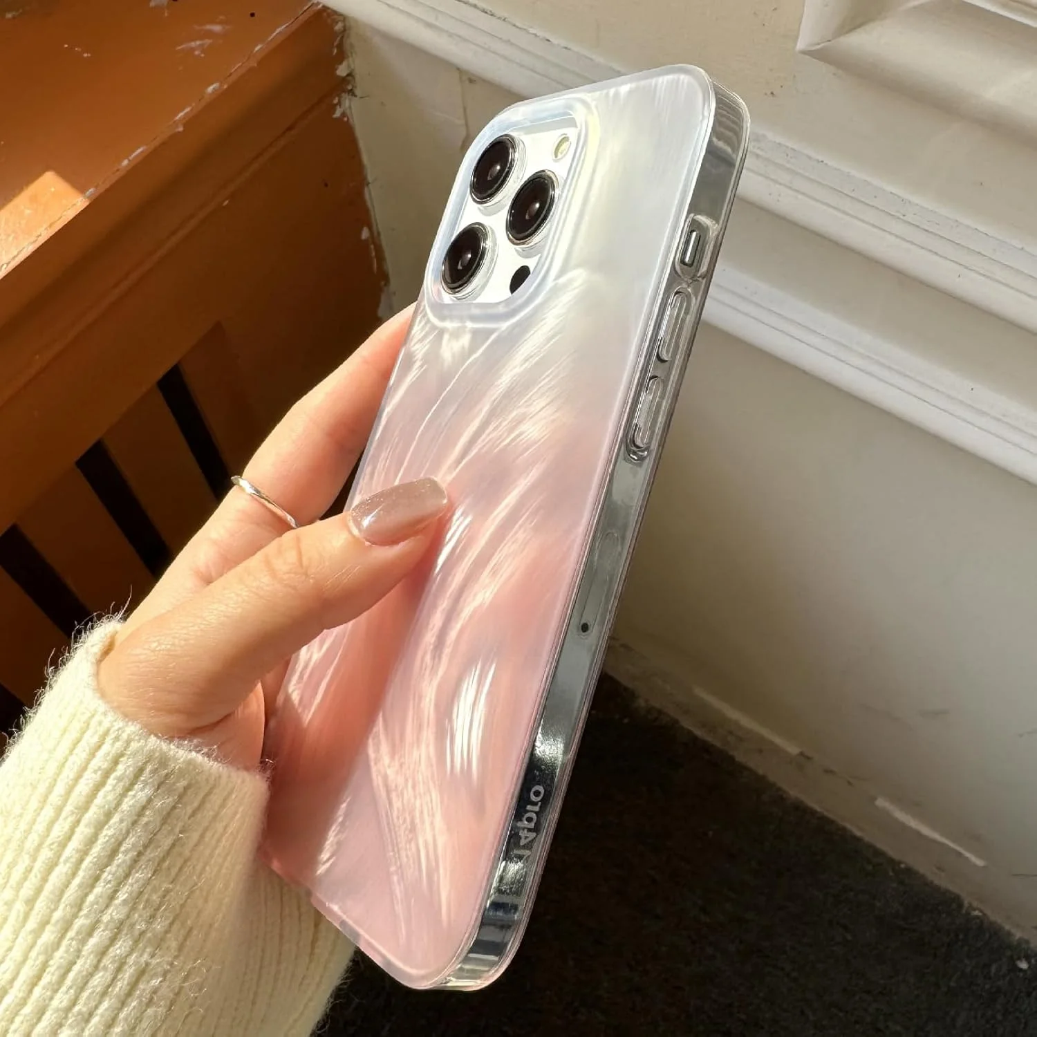 قاب محافظ جمع و جور و زیبای BCTH برای آیفون 16 پرو مکس، طراحی لیزری مات و محو شونده براق، هدیه ای برای بانوان و دختران (صورتی)