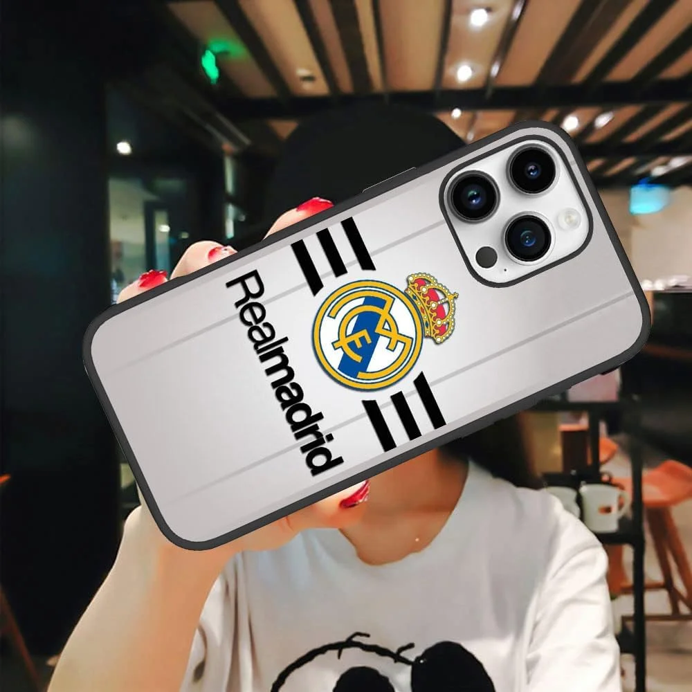کاور پشتی موبایل طرح باشگاه فوتبال رئال مادرید اسپانیا مناسب برای گوشی اپل آیفون 14 پرو، چند رنگ کاور پشتی موبایل طرح باشگاه فوتبال رئال مادرید اسپانیا مناسب برای گوشی اپل آیفون 14 پرو، چند رنگ