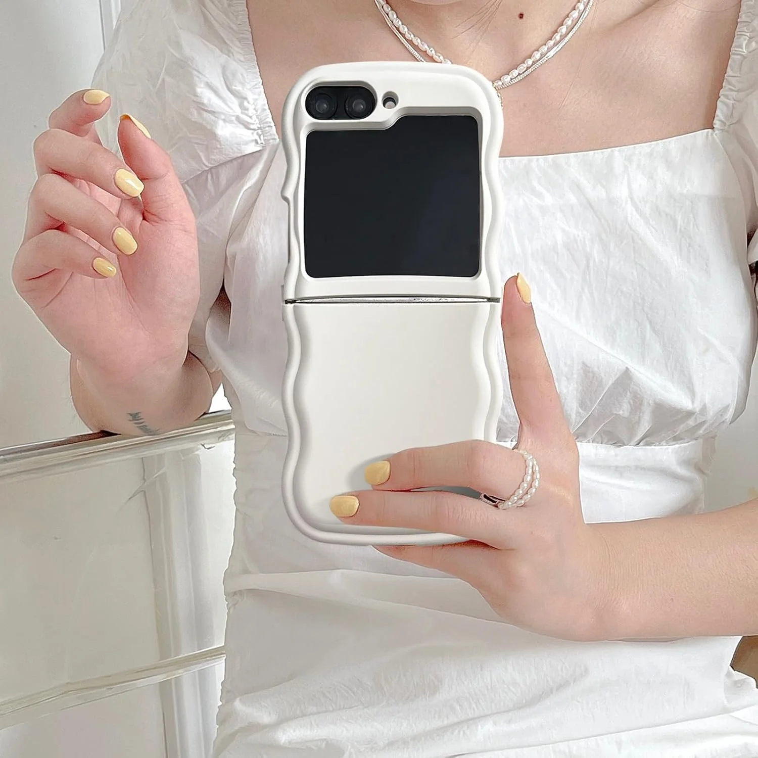 کاور محافظ گوشی سامسونگ گلکسی زد فلیپ 5/6 5G، کاور محافظ با فریم موجی، فوق العاده سبک و باریک، ضد ضربه، بامپر نرم TPU، محافظ کامل دوربین، سفید