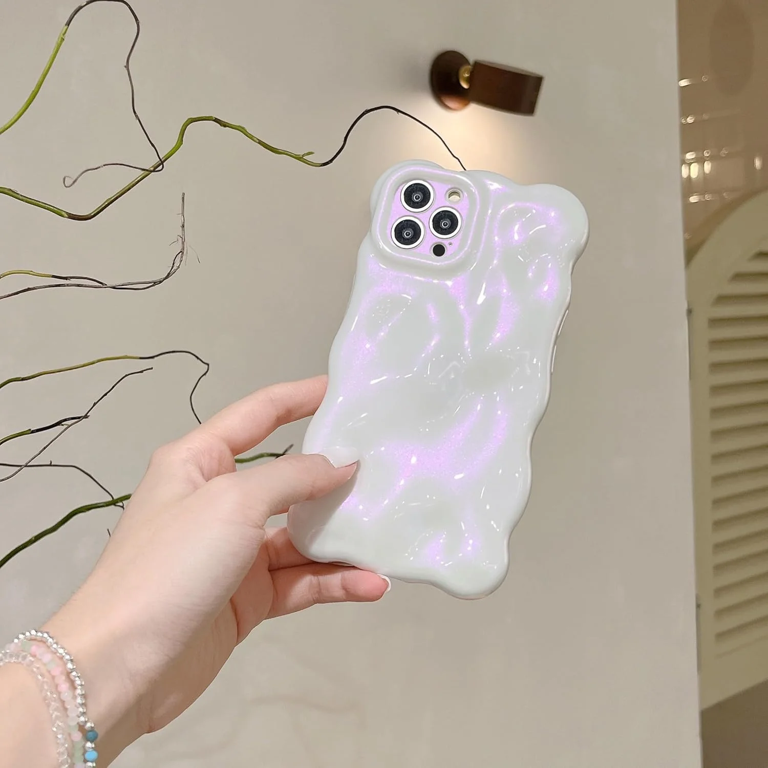 کاور گوشی آیفون 15 پرو با طرح اکلیلی XIZYO، کاور نرم TPU با رنگ ثابت و طرح موج دار فرفری، مناسب دختران و بانوان، طراحی زیبا، سیلیکونی باریک، ضد ضربه، صورتی براق