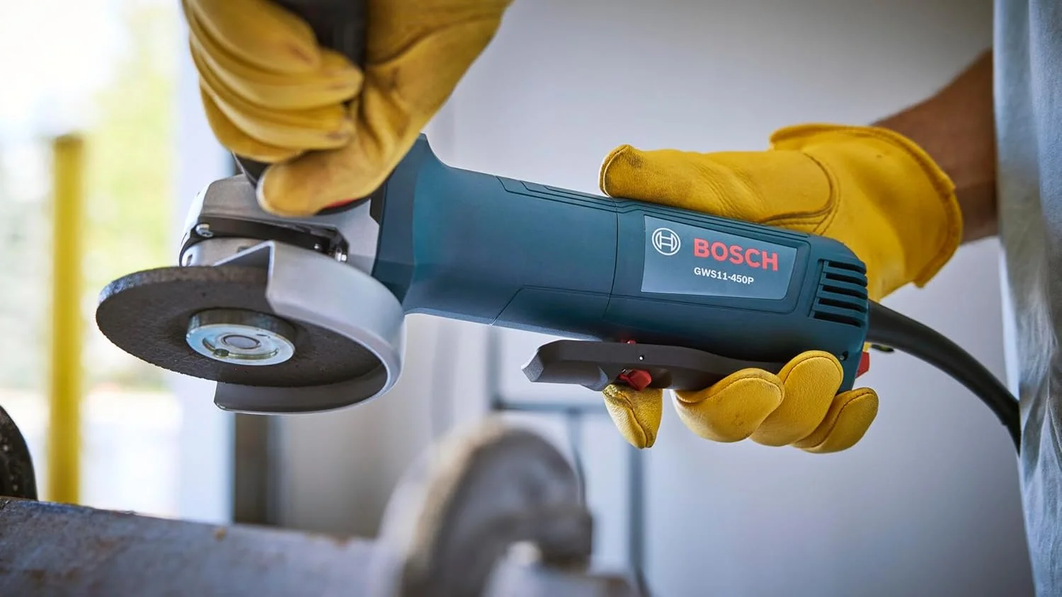 دستگاه فرز آهنگری ارگونومیک بوش GWS11-450P با موتور 11 آمپر، دسته ضد لرزش، محافظ قابل تنظیم و کنترل پس زنی - ایده آل برای کاربردهای فلزی و بتنی دستگاه فرز آهنگری ارگونومیک بوش GWS11-450P با موتور 11 آمپر، دسته ضد لرزش، محافظ قابل تنظیم و کنترل پس زنی - ایده آل برای کاربردهای فلزی و بتنی