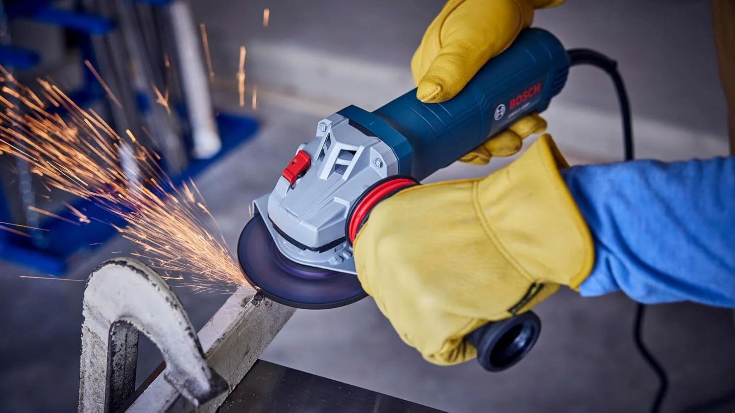 دستگاه فرز آهنگری ارگونومیک بوش GWS11-450P با موتور 11 آمپر، دسته ضد لرزش، محافظ قابل تنظیم و کنترل پس زنی - ایده آل برای کاربردهای فلزی و بتنی دستگاه فرز آهنگری ارگونومیک بوش GWS11-450P با موتور 11 آمپر، دسته ضد لرزش، محافظ قابل تنظیم و کنترل پس زنی - ایده آل برای کاربردهای فلزی و بتنی