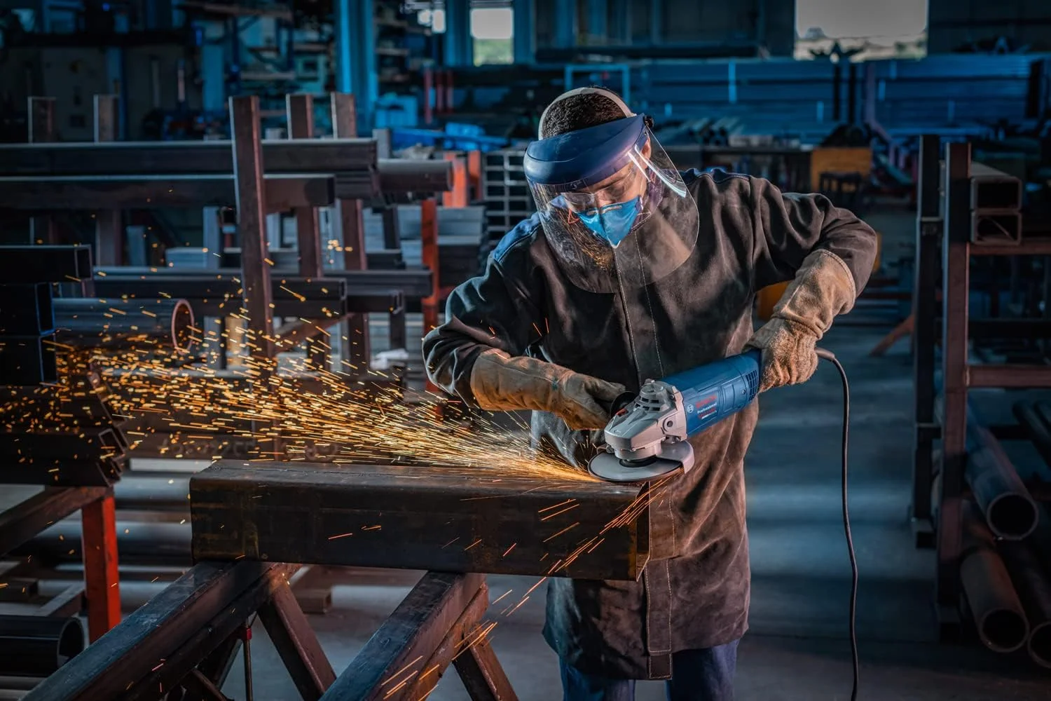 فرز سنگبری بوش مدل 06018C00P0 GWS 2200-180 با کلید معمولی، سایز 7 اینچ فرز سنگبری بوش مدل 06018C00P0 GWS 2200-180 با کلید معمولی، سایز 7 اینچ