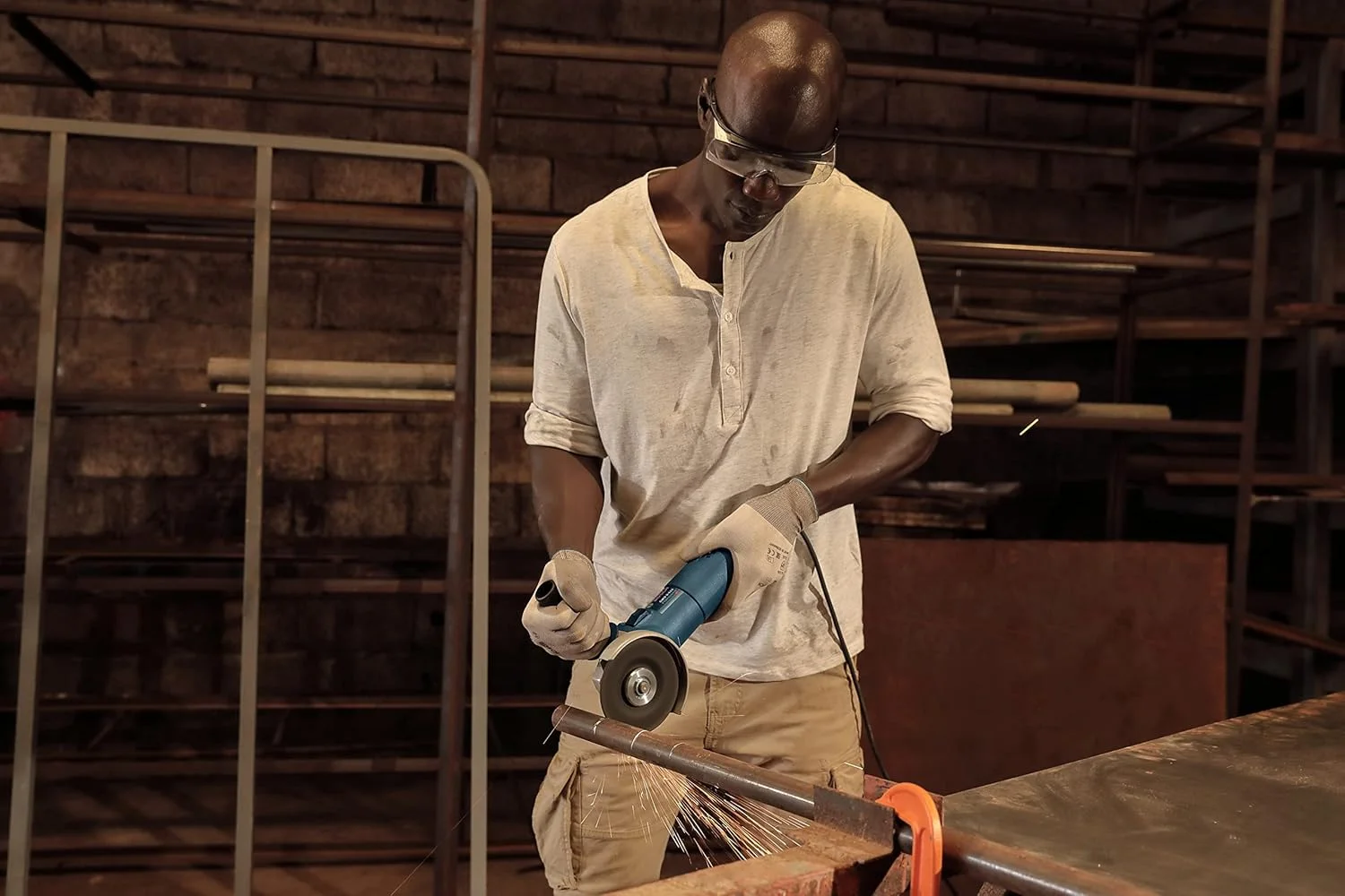 فرز سنگبری بوش GWS 9-115 CN، آبی فرز سنگبری بوش GWS 9-115 CN، آبی