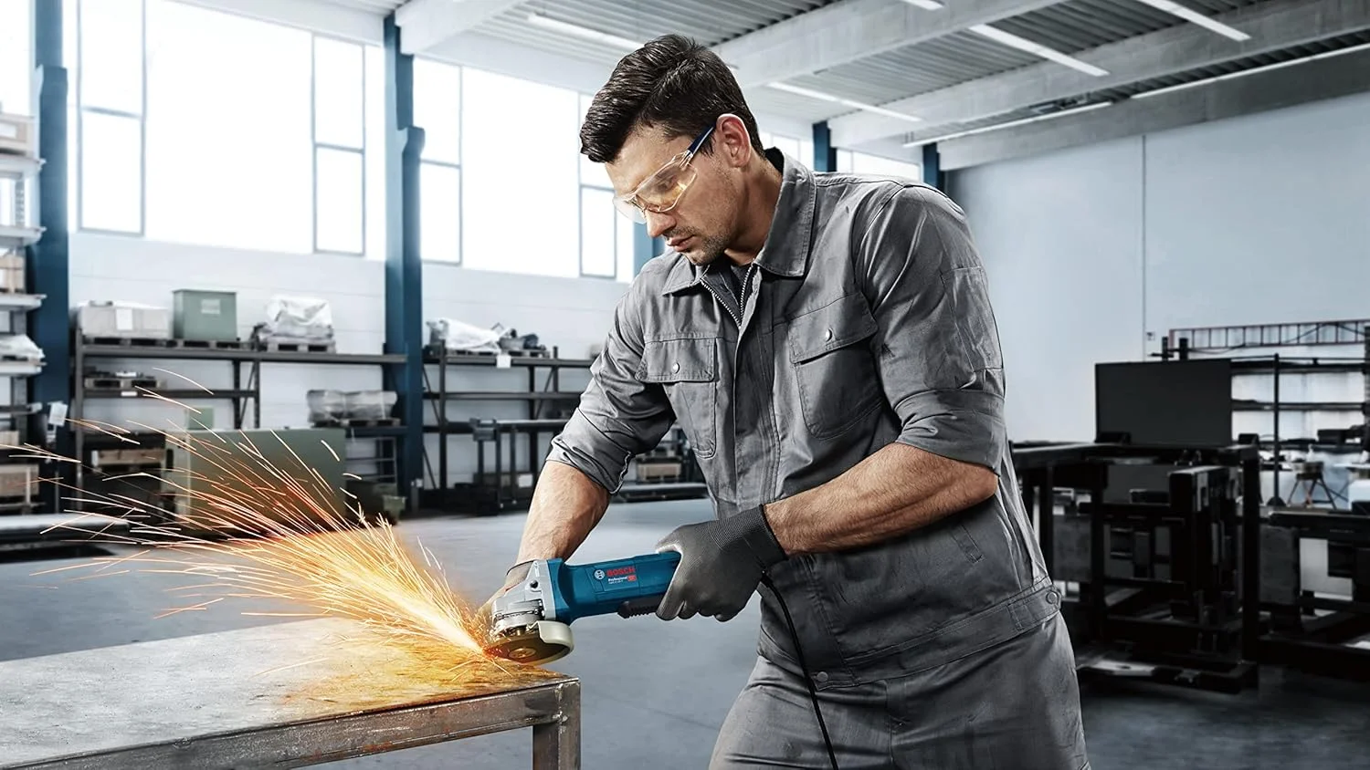 فرز سنگبری بوش GWS 9-100P با توان 900 وات، آبی فرز سنگبری بوش GWS 9-100P با توان 900 وات، آبی