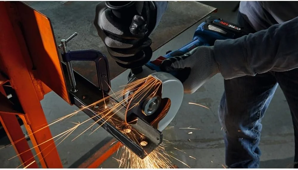 فرز سنگبری بوش GWS18V-8N 18V بدون جاروبک 4-1/2 اینچ با کلید کشویی (فقط ابزار)، مشکی/خاکستری/آبی فرز سنگبری بوش GWS18V-8N 18V بدون جاروبک 4-1/2 اینچ با کلید کشویی (فقط ابزار)، مشکی/خاکستری/آبی