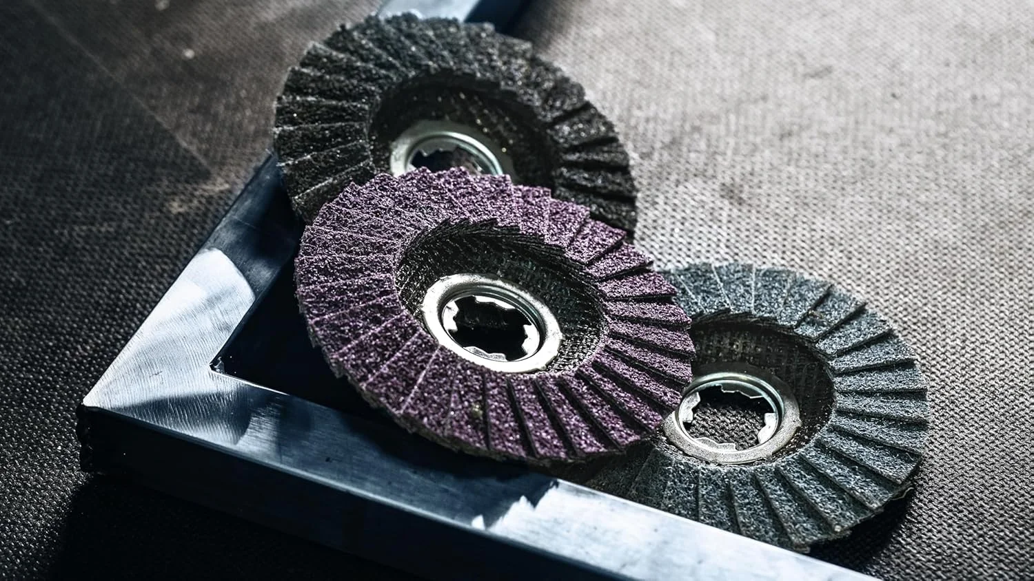 دیسک فلاپ اکسپرت N475 SCM X-Lock بوش پروفشنال (مناسب پرداخت سطوح فلزی، قطر 115 میلی متر، متوسط، لوازم جانبی سنگ فرز)