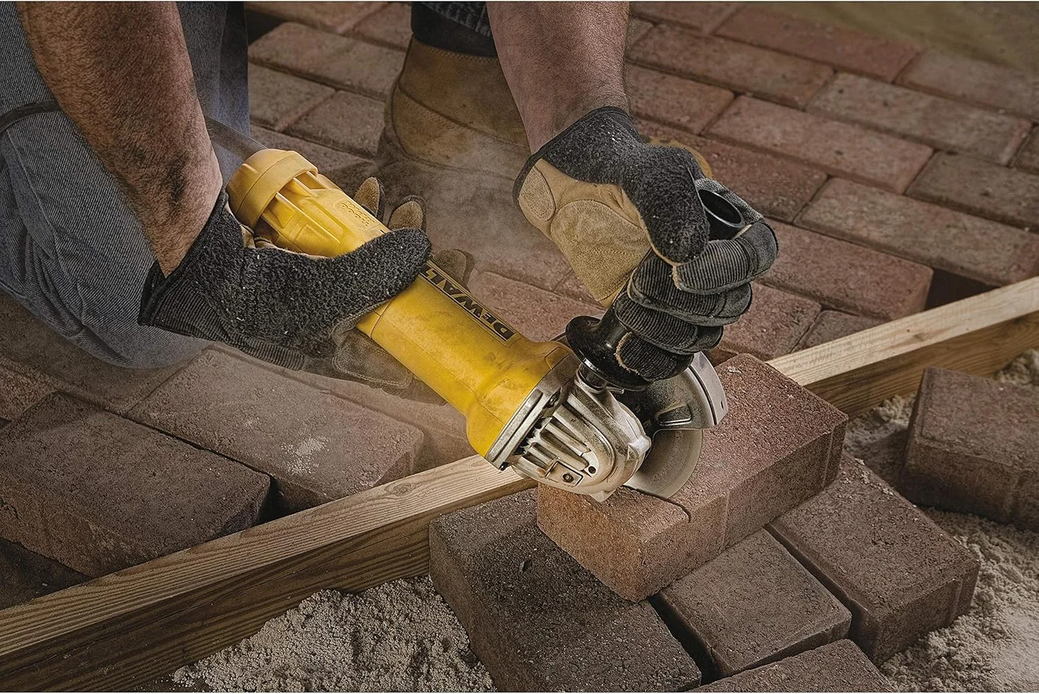 فرز آهنگری کوچک 1200 وات دیوالت - مدل Dwe4212-B6