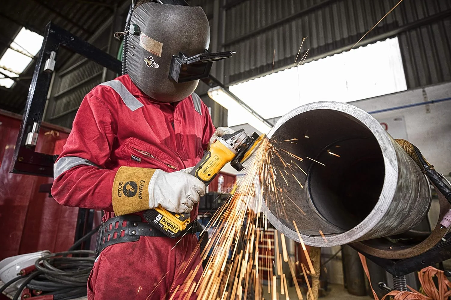 فرز سنگبری 125 میلی متری شارژی 18 ولت XR Dewalt با موتور براشلس و 2 عدد باتری 5.0 آمپر، زرد/مشکی - Dcg405P2-GB فرز سنگبری 125 میلی متری شارژی 18 ولت XR Dewalt با موتور براشلس و 2 عدد باتری 5.0 آمپر، زرد/مشکی - Dcg405P2-GB