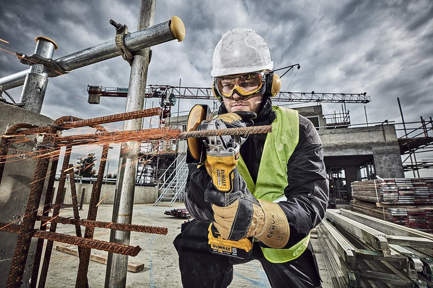 فرز سنگبری شارژی 125 میلیمتری 18 ولت XR براشلس دِوالت مدل DCG406NT-XJ - فقط ابزار در جعبه TSTAK فرز سنگبری شارژی 125 میلیمتری 18 ولت XR براشلس دِوالت مدل DCG406NT-XJ - فقط ابزار در جعبه TSTAK