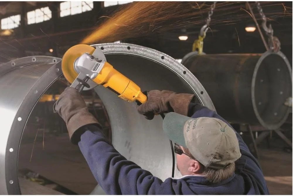 فرز آهنگری دیوالت، 7 اینچ، 13 آمپر، 8000 دور در دقیقه، با سیستم خروج گرد و غبار، سیم دار (DW840) فرز آهنگری دیوالت، 7 اینچ، 13 آمپر، 8000 دور در دقیقه، با سیستم خروج گرد و غبار، سیم دار (DW840)