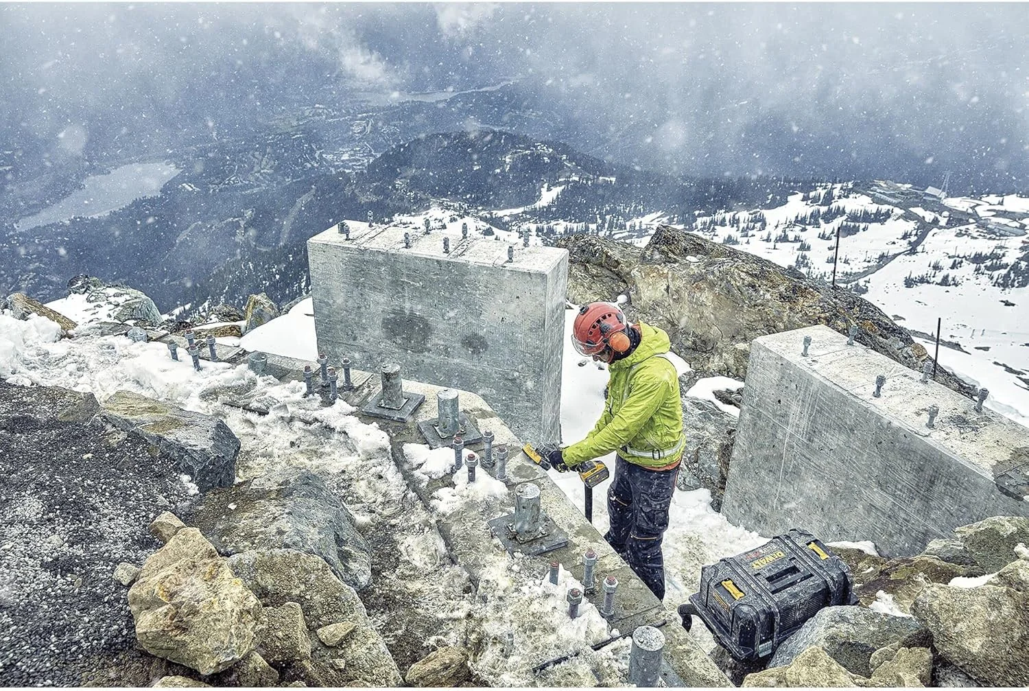 دستگاه فرز زاویه ای شارژی 54.0 ولت DEWALT DCG418NT-XJ، نقره ای دستگاه فرز زاویه ای شارژی 54.0 ولت DEWALT DCG418NT-XJ، نقره ای