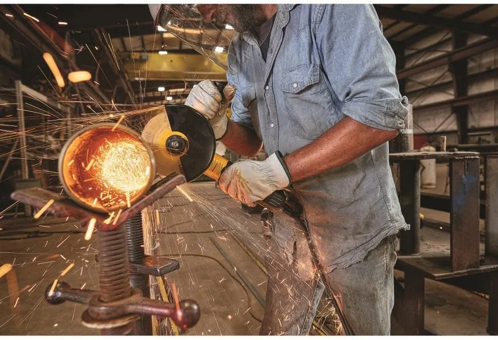 فرز سنگبری دِوالت، کلید پدالی، 5 اینچ / 6 اینچ، 13 آمپر (DWE43244N) فرز سنگبری دِوالت، کلید پدالی، 5 اینچ / 6 اینچ، 13 آمپر (DWE43244N)