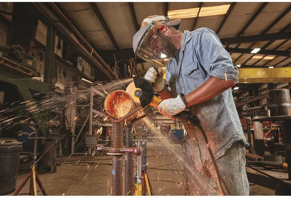 فرز سنگبری دِوالت، کلید پدالی، 5 اینچ / 6 اینچ، 13 آمپر (DWE43244N) فرز سنگبری دِوالت، کلید پدالی، 5 اینچ / 6 اینچ، 13 آمپر (DWE43244N)