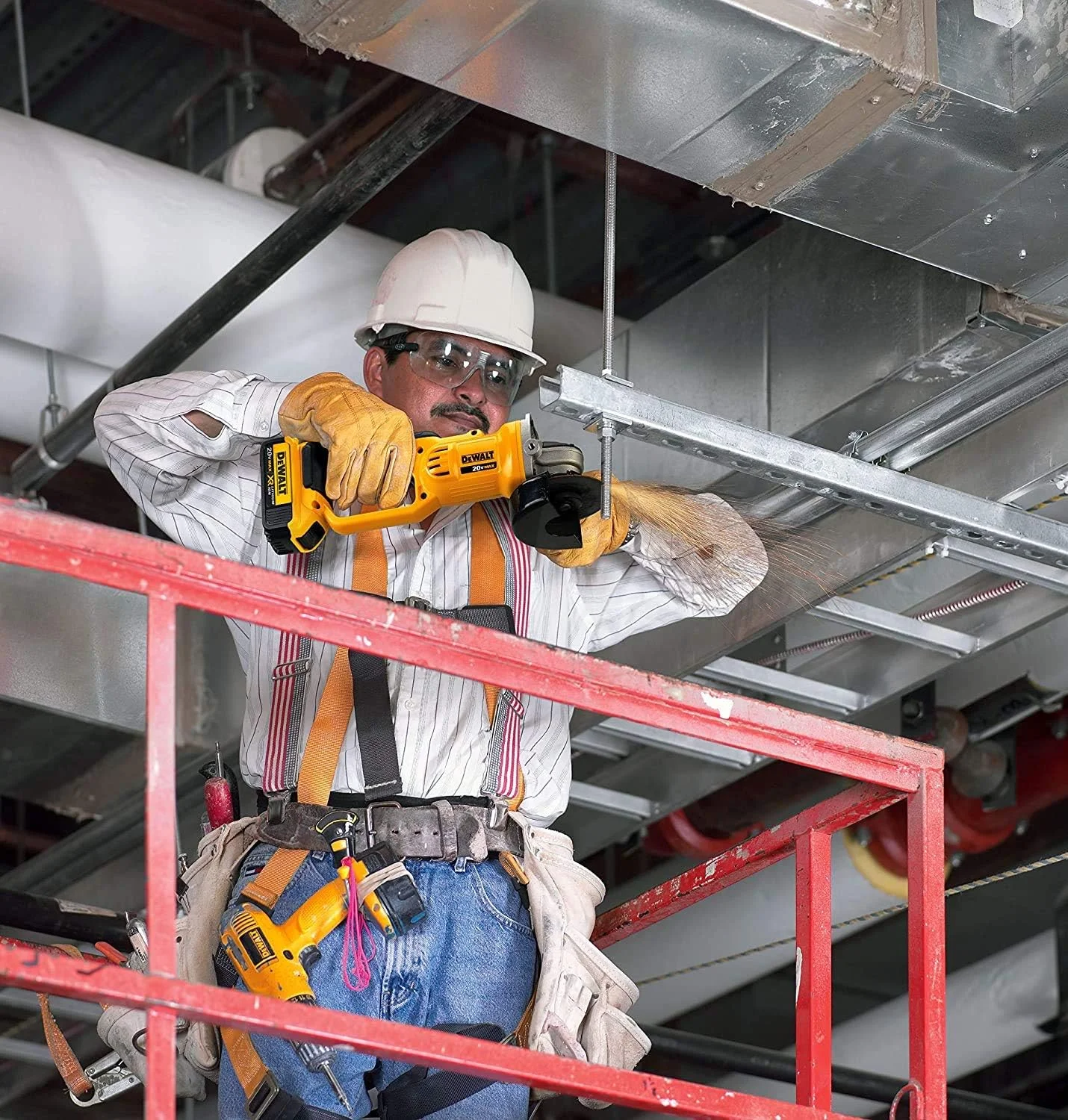 فرز سنگبری زاویه ای بی سیم DeWALT DCG412M2-QW، ۱۲.۵ سانتی متر، ۷۰۰۰ دور در دقیقه، ۲.۹ کیلوگرم فرز سنگبری زاویه ای بی سیم DeWALT DCG412M2-QW، ۱۲.۵ سانتی متر، ۷۰۰۰ دور در دقیقه، ۲.۹ کیلوگرم