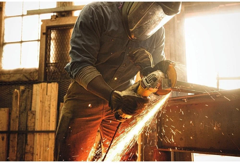 ابزار فرز سنگبری دِوالت، 4-1/2 تا 5 اینچ، کلید پدالی با قفل ماشه (DWE43114) ابزار فرز سنگبری دِوالت، 4-1/2 تا 5 اینچ، کلید پدالی با قفل ماشه (DWE43114)