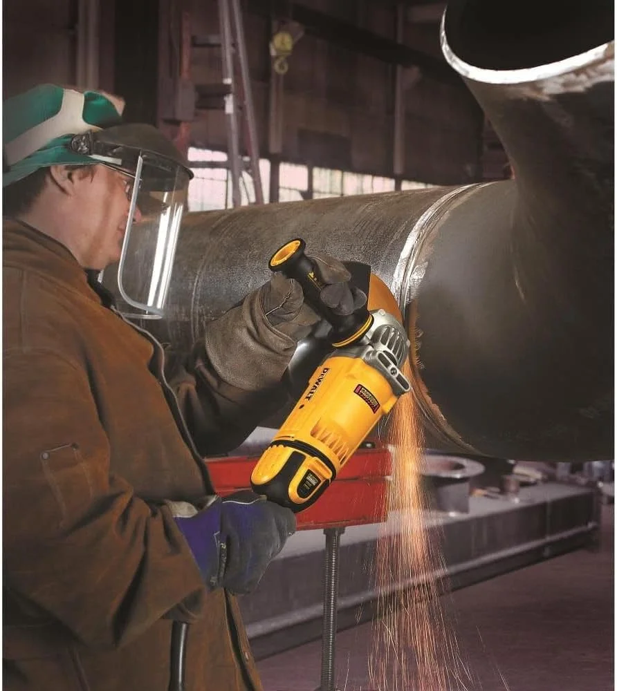 فرز سنگبری دیوالت، 9 اینچ، 6500 دور در دقیقه، 4.9 اسب بخار (DWE4599N)، زرد فرز سنگبری دیوالت، 9 اینچ، 6500 دور در دقیقه، 4.9 اسب بخار (DWE4599N)، زرد