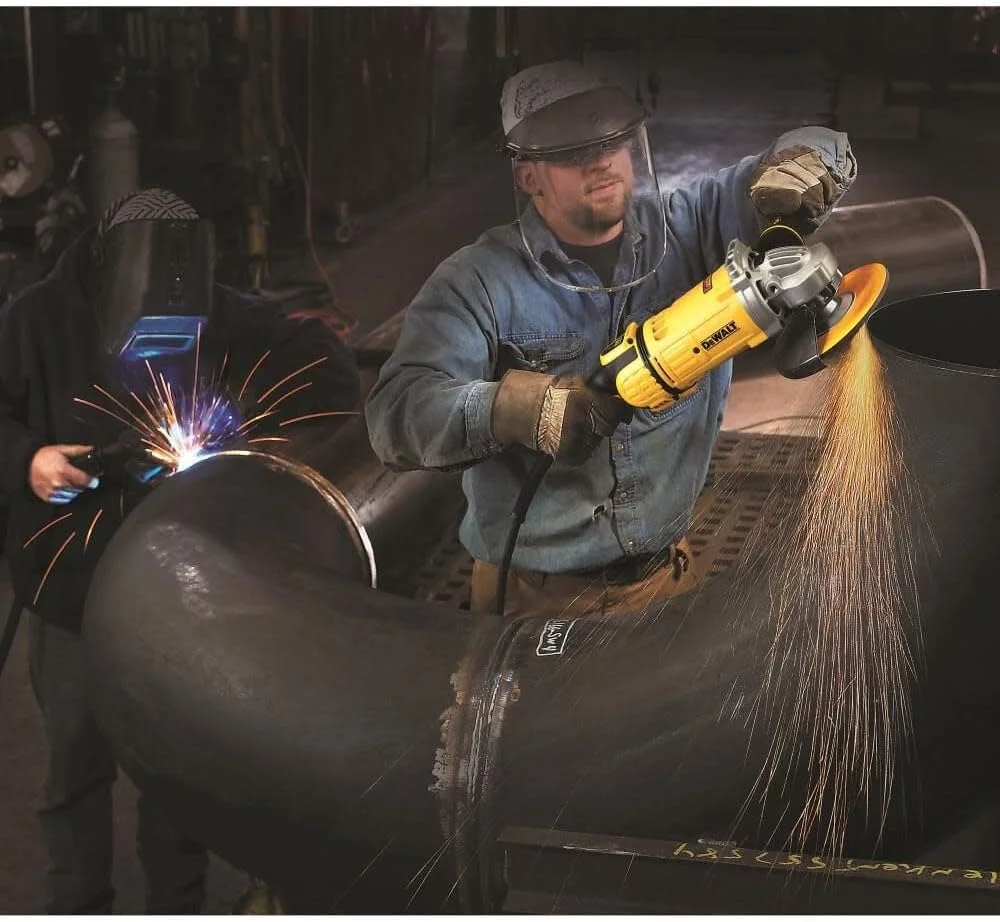 فرز سنگبری دیوالت، 9 اینچ، 6500 دور در دقیقه، 4.9 اسب بخار (DWE4599N)، زرد فرز سنگبری دیوالت، 9 اینچ، 6500 دور در دقیقه، 4.9 اسب بخار (DWE4599N)، زرد