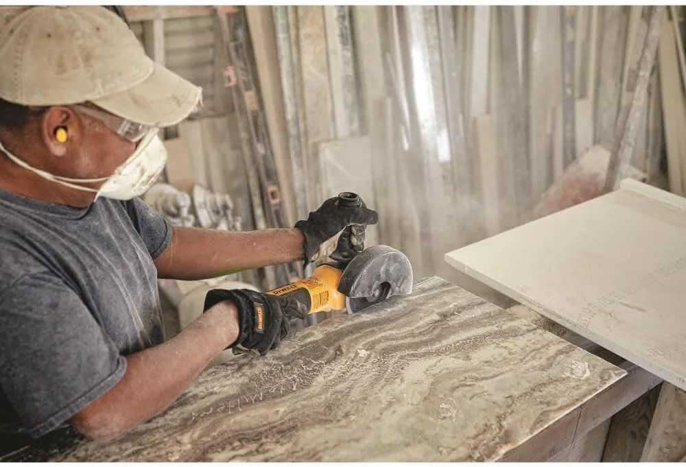 فرز سنگبری دِوالت، 12.7 تا 15.24 سانتی متر، سرعت متغیر، کلید کشویی (DWE43240VS) فرز سنگبری دِوالت، 12.7 تا 15.24 سانتی متر، سرعت متغیر، کلید کشویی (DWE43240VS)