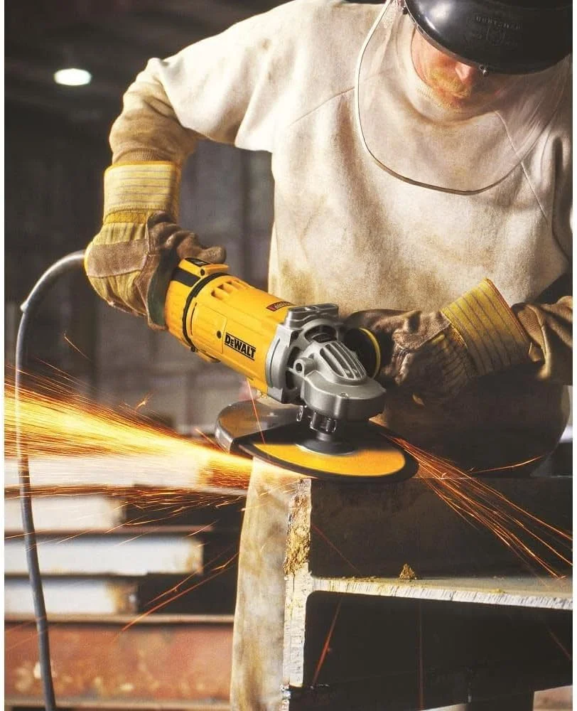 فرز سنگبری دیوالت، 9 اینچ، 6500 دور در دقیقه، 4.9 اسب بخار (DWE4599N)، زرد فرز سنگبری دیوالت، 9 اینچ، 6500 دور در دقیقه، 4.9 اسب بخار (DWE4599N)، زرد