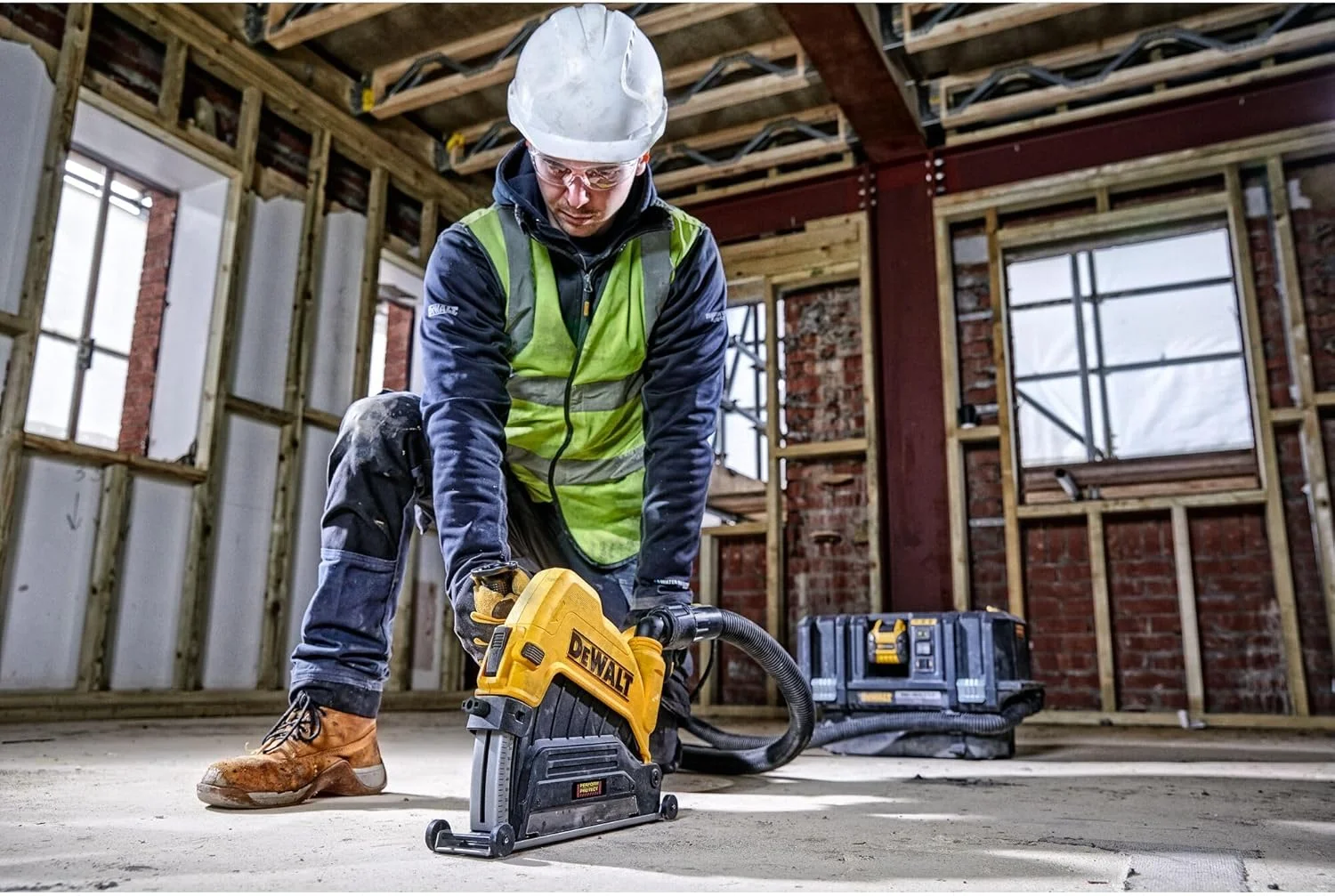 محافظ سنگ فرز دیوالت DWE46229 (قطر صفحه 230 میلیمتر، حداکثر عمق برش: 60 میلیمتر، برای کار بر روی بتن، اتصال مکش چرخشی، سازگار با AirLock، دهانه مکش بزرگ) محافظ سنگ فرز دیوالت DWE46229 (قطر صفحه 230 میلیمتر، حداکثر عمق برش: 60 میلیمتر، برای کار بر روی بتن، اتصال مکش چرخشی، سازگار با AirLock، دهانه مکش بزرگ)