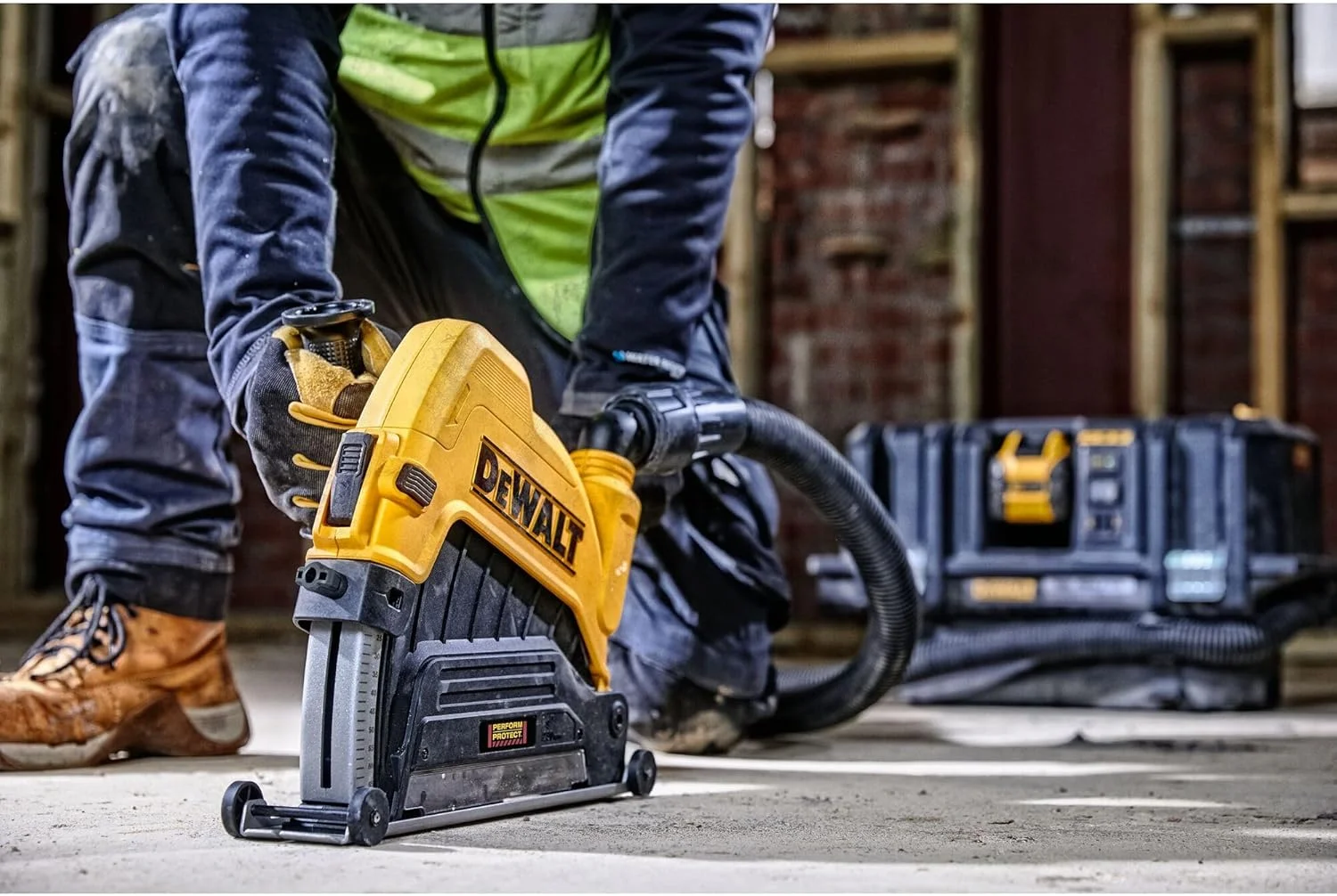 محافظ سنگ فرز دیوالت DWE46229 (قطر صفحه 230 میلیمتر، حداکثر عمق برش: 60 میلیمتر، برای کار بر روی بتن، اتصال مکش چرخشی، سازگار با AirLock، دهانه مکش بزرگ) محافظ سنگ فرز دیوالت DWE46229 (قطر صفحه 230 میلیمتر، حداکثر عمق برش: 60 میلیمتر، برای کار بر روی بتن، اتصال مکش چرخشی، سازگار با AirLock، دهانه مکش بزرگ)