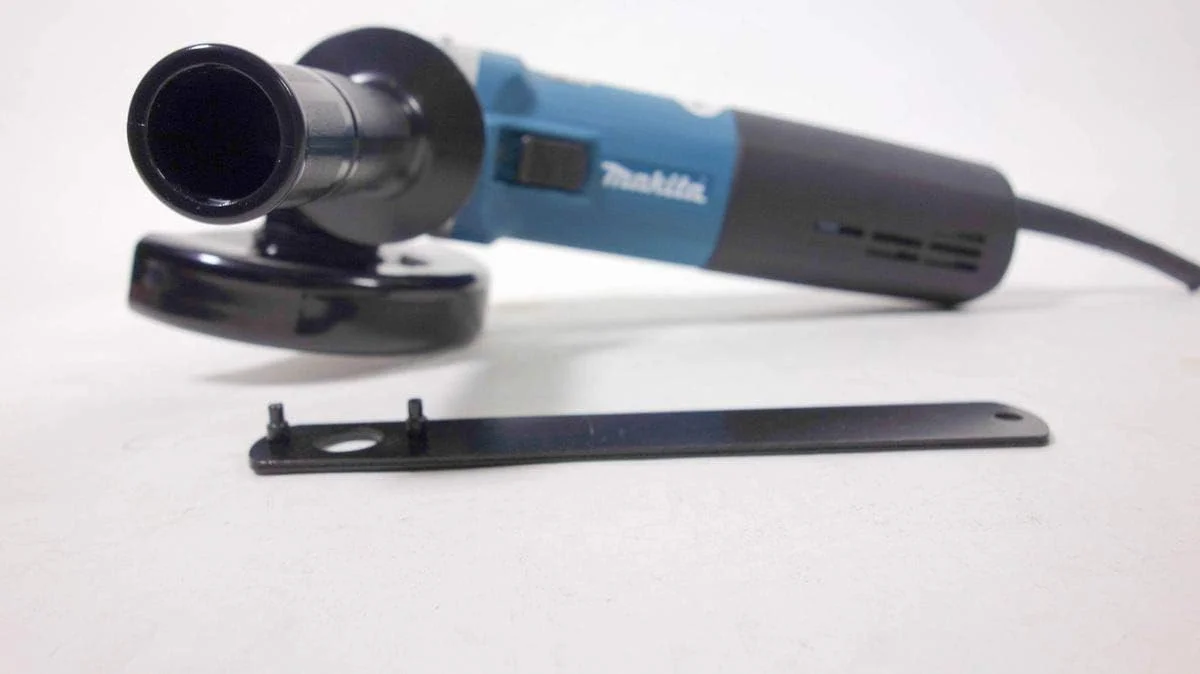 فرز سنگبری 1100 وات ماکیتا مدل GA5040Z - قطر 125 میلی متر فرز سنگبری 1100 وات ماکیتا مدل GA5040Z - قطر 125 میلی متر