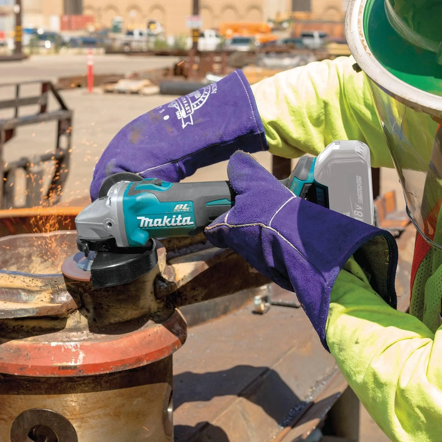 فرز سنگبری شارژی ماکیتا با موتور براشلس، 18 ولت - 125 میلی متر - 8500 دور در دقیقه، مدل DGA506Z فرز سنگبری شارژی ماکیتا با موتور براشلس، 18 ولت - 125 میلی متر - 8500 دور در دقیقه، مدل DGA506Z