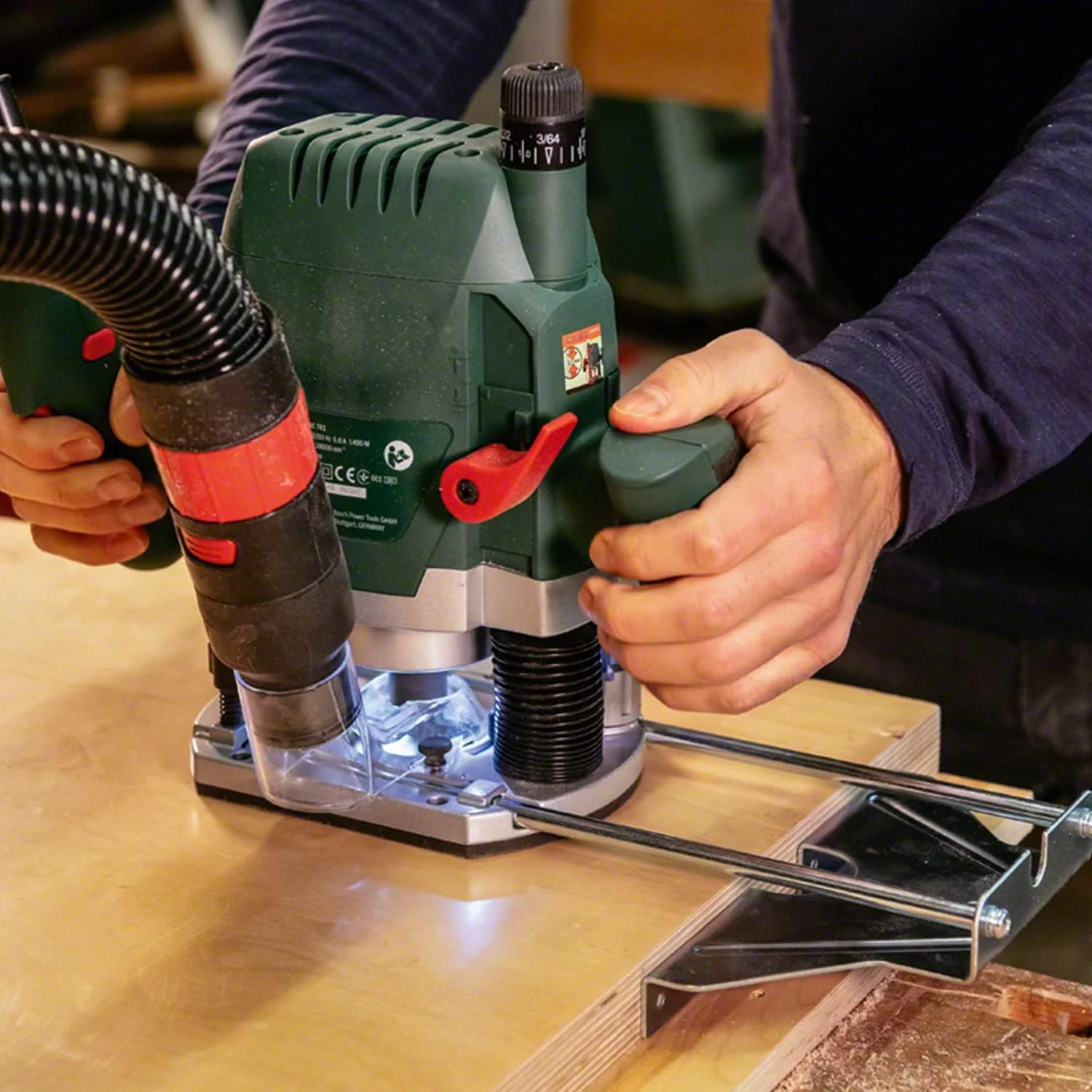 دستگاه فرز نجاری بوش مدل POF 1400 ACE دستگاه فرز نجاری بوش مدل POF 1400 ACE