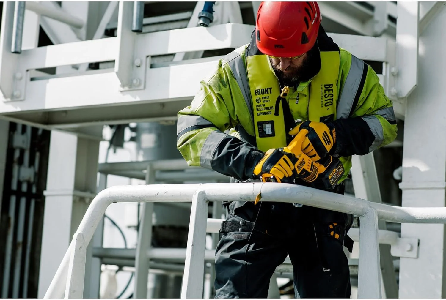 اره عمود بر چکشی شارژی компакт XR براشلس دیوالت مدل DCS367N-XJ اره عمود بر چکشی شارژی компакт XR براشلس دیوالت مدل DCS367N-XJ