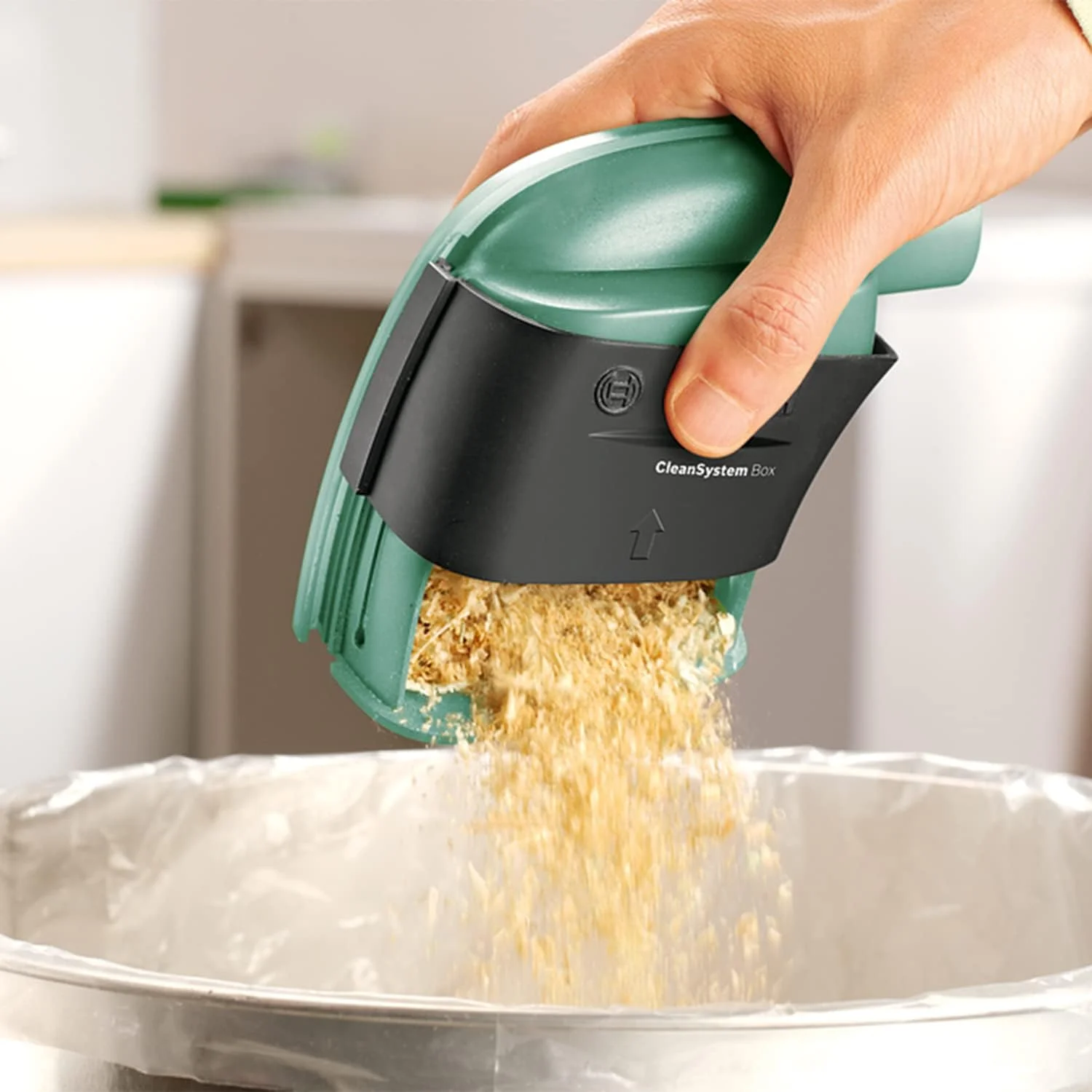 اتصال مخروطی BOSCH برای مکش بهتر گرد و غبار - محفظه CleanSystem (جمع کننده گرد و غبار) - صفحه پایه قوی برای ثبات بیشتر - قفل اسپیندل - دستگیره های نرم