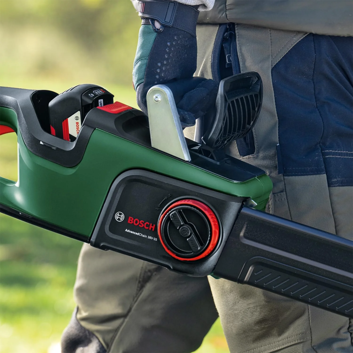 اره زنجیری شارژی بوش مدل AdvancedChain 36V-35-40 (مناسب برش سخت ترین چوب ها، سیستم 36 ولت، سرعت زنجیر: 14 متر بر ثانیه، دارای 1 عدد باتری 2.0 آمپر ساعت و شارژر) اره زنجیری شارژی بوش مدل AdvancedChain 36V-35-40 (مناسب برش سخت ترین چوب ها، سیستم 36 ولت، سرعت زنجیر: 14 متر بر ثانیه، دارای 1 عدد باتری 2.0 آمپر ساعت و شارژر)