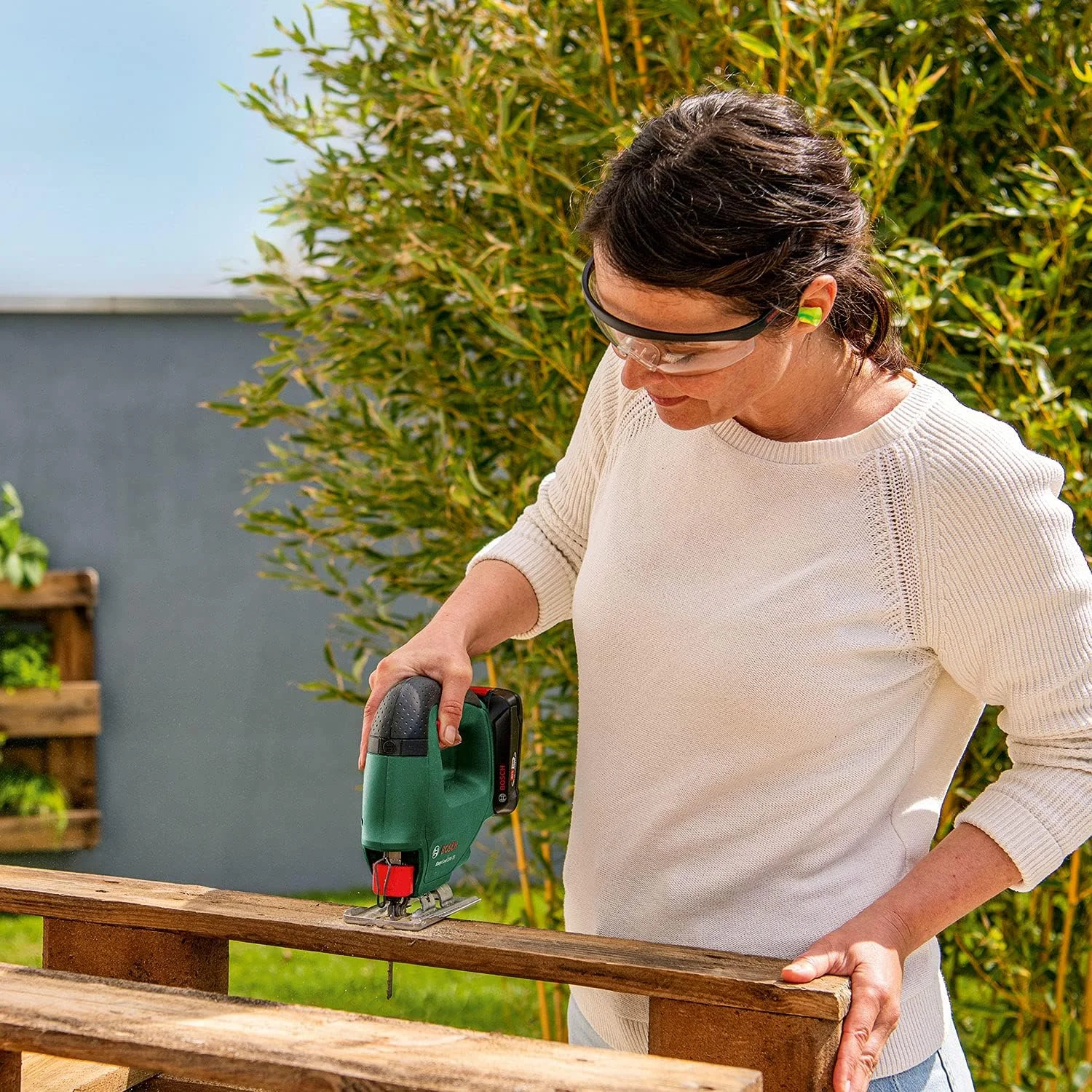 اره عمود بر شارژی بوش مدل EasySaw 18V-70 (بدون باتری، سیستم 18 ولت، در بسته بندی کارتنی) اره عمود بر شارژی بوش مدل EasySaw 18V-70 (بدون باتری، سیستم 18 ولت، در بسته بندی کارتنی)