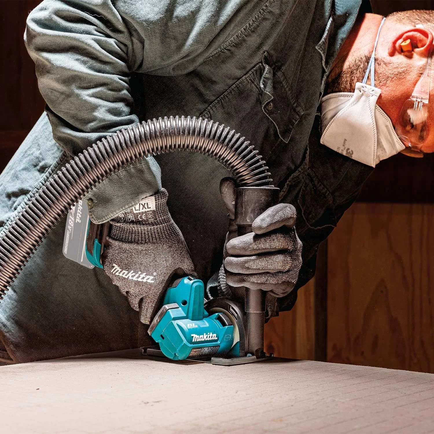 اره قطع کن شارژی قابل حمل ماکیتا مدل DMC300Z، 18 ولت، لیتیوم-یون، 76 میلی متر، موتور براشلس، 20000 دور در دقیقه، بدون باتری و شارژر اره قطع کن شارژی قابل حمل ماکیتا مدل DMC300Z، 18 ولت، لیتیوم-یون، 76 میلی متر، موتور براشلس، 20000 دور در دقیقه، بدون باتری و شارژر