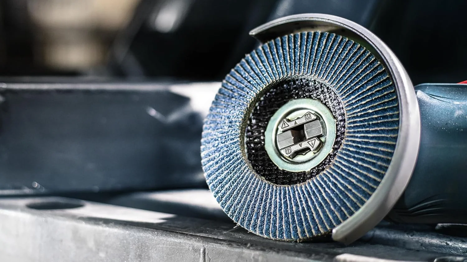 صفحه سنباده چتری بوش پروفشنال X571 Best for Metal X-LOCK (مناسب برای فلز، قطر 125 میلی متر، P 40، طراحی زاویه دار، لوازم جانبی سنگ فرز) صفحه سنباده چتری بوش پروفشنال X571 Best for Metal X-LOCK (مناسب برای فلز، قطر 125 میلی متر، P 40، طراحی زاویه دار، لوازم جانبی سنگ فرز)