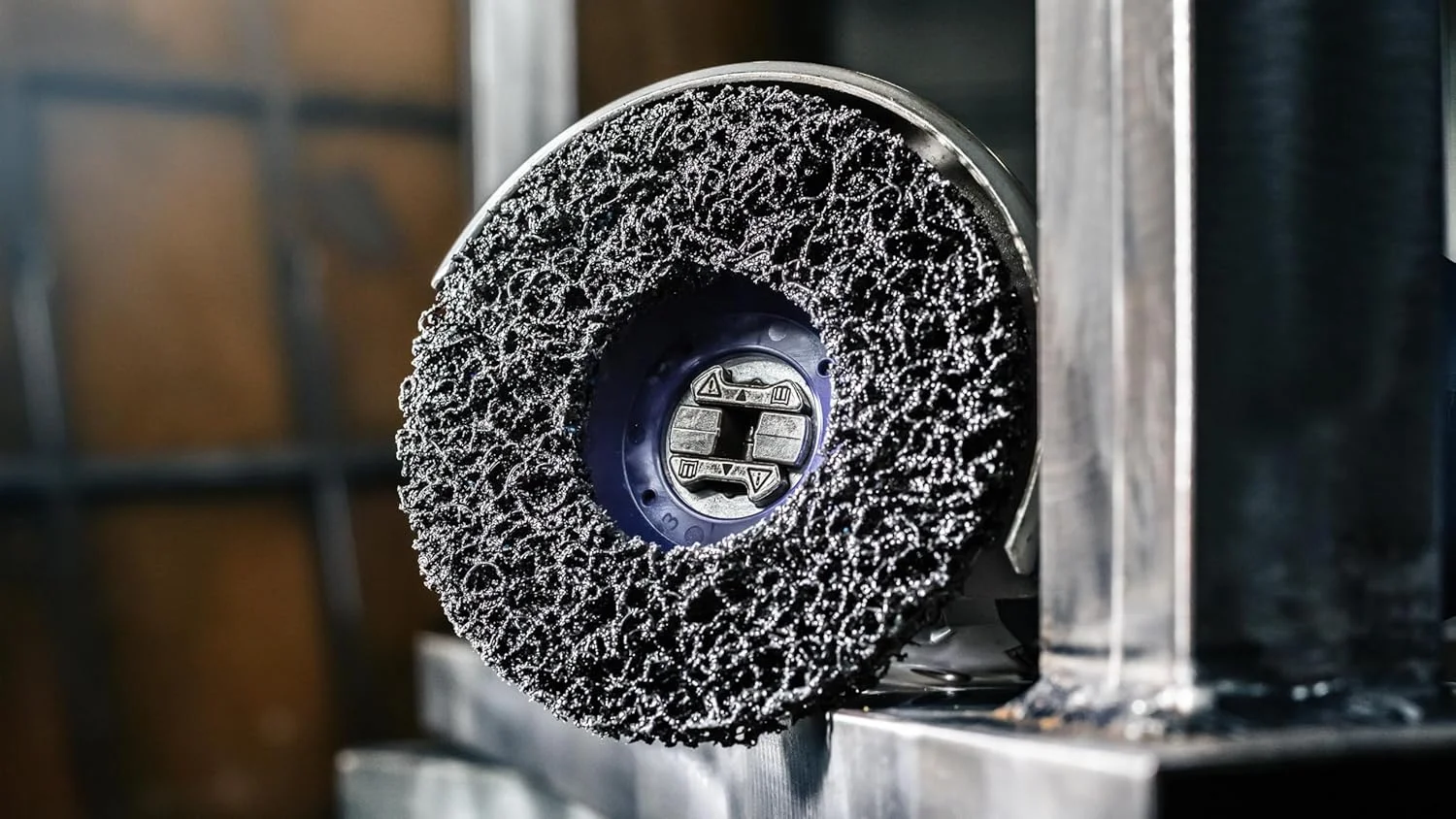 دیسک تمیز کننده چند منظوره بوش مدل PRO N377 برای مینی فرز (مناسب برای ورق های فولادی، فولاد، قطر 125 میلی متر، زبری، لوازم جانبی حرفه ای مینی فرز) دیسک تمیز کننده چند منظوره بوش مدل PRO N377 برای مینی فرز (مناسب برای ورق های فولادی، فولاد، قطر 125 میلی متر، زبری، لوازم جانبی حرفه ای مینی فرز)