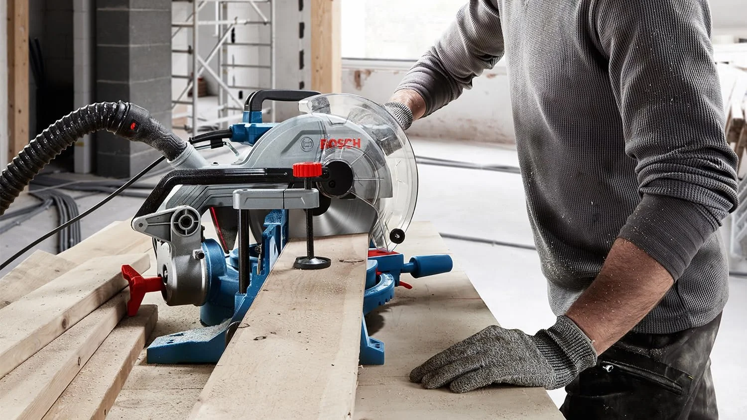 اره فارسی بر مرکب بوش مدل GCM 254 با توان 1750 وات و سرعت 5000 دور در دقیقه