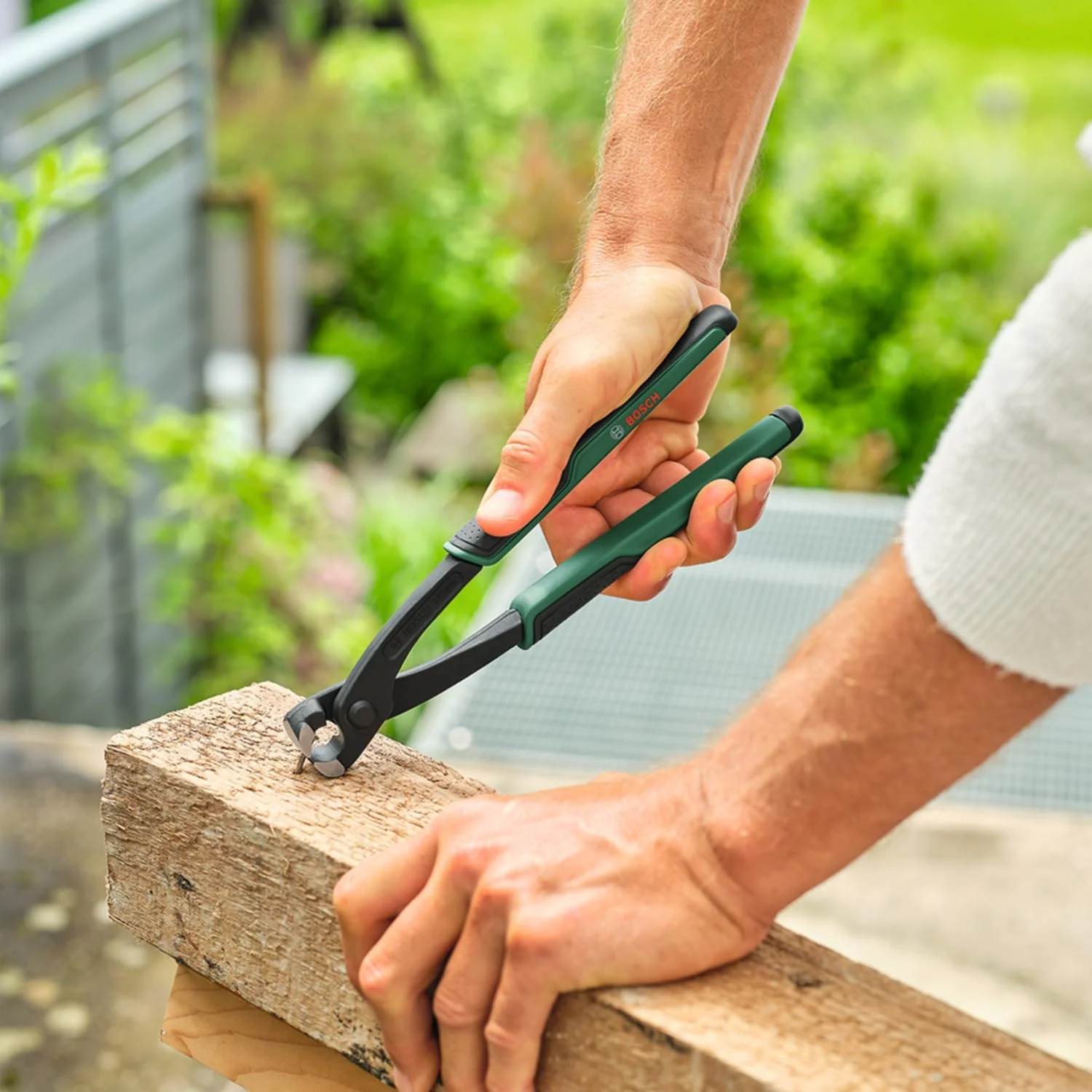 انبر سیمکشی 225 میلیمتری بوش (کروم وانادیوم قوی و دقیق؛ لبههای سختکاری شده دوبل؛ باز شدن آسان؛ دستگیره نرم ارگونومیک) انبر سیمکشی 225 میلیمتری بوش (کروم وانادیوم قوی و دقیق؛ لبههای سختکاری شده دوبل؛ باز شدن آسان؛ دستگیره نرم ارگونومیک)